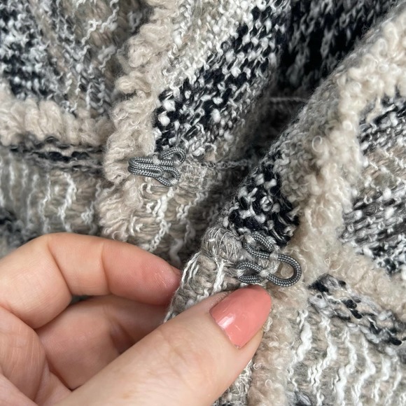 Chico's 2 (Women's Large) Grey Pattern Long Sweater Cardigan, Wool Blend - Picture 8 of 15